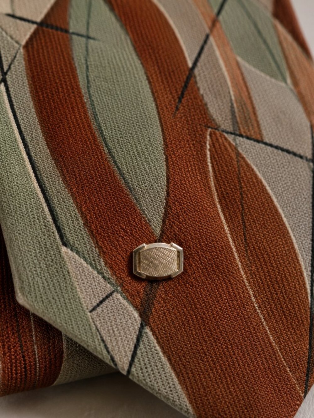 SWANK Mid Century Modern Art Deco Buckle Design Small Gold Tie Tack Lapel Pin